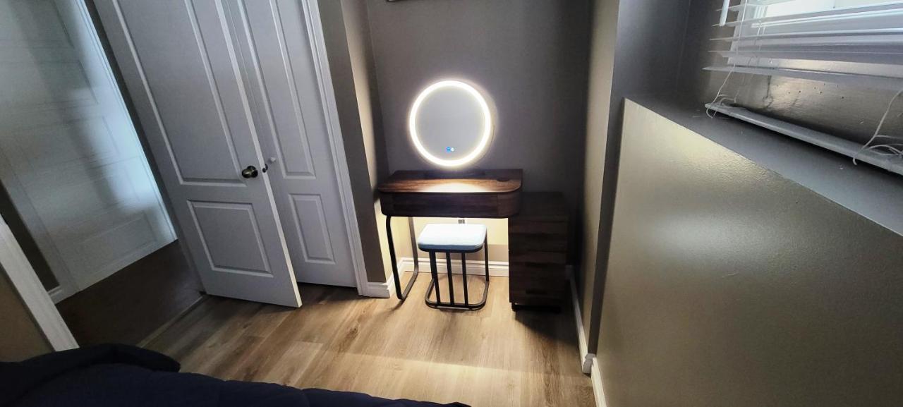 Blue Wave 2 Bedroom Suite Saskatoon Zewnętrze zdjęcie
