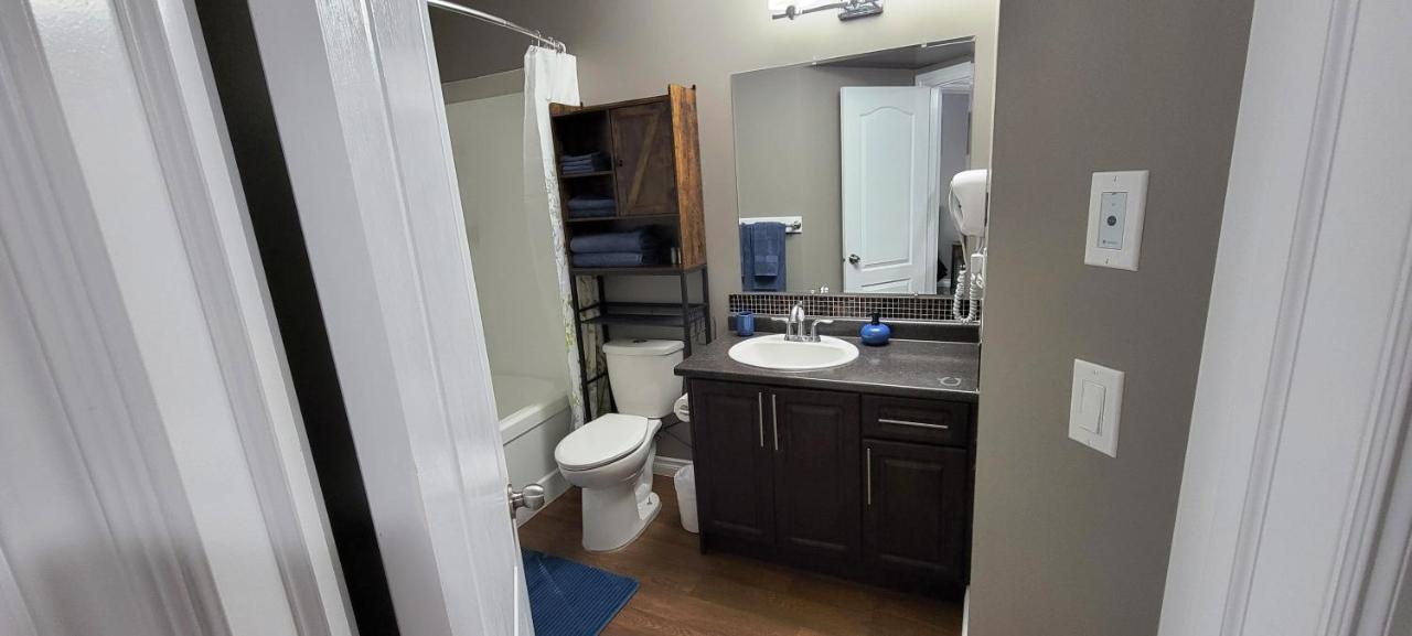 Blue Wave 2 Bedroom Suite Saskatoon Zewnętrze zdjęcie
