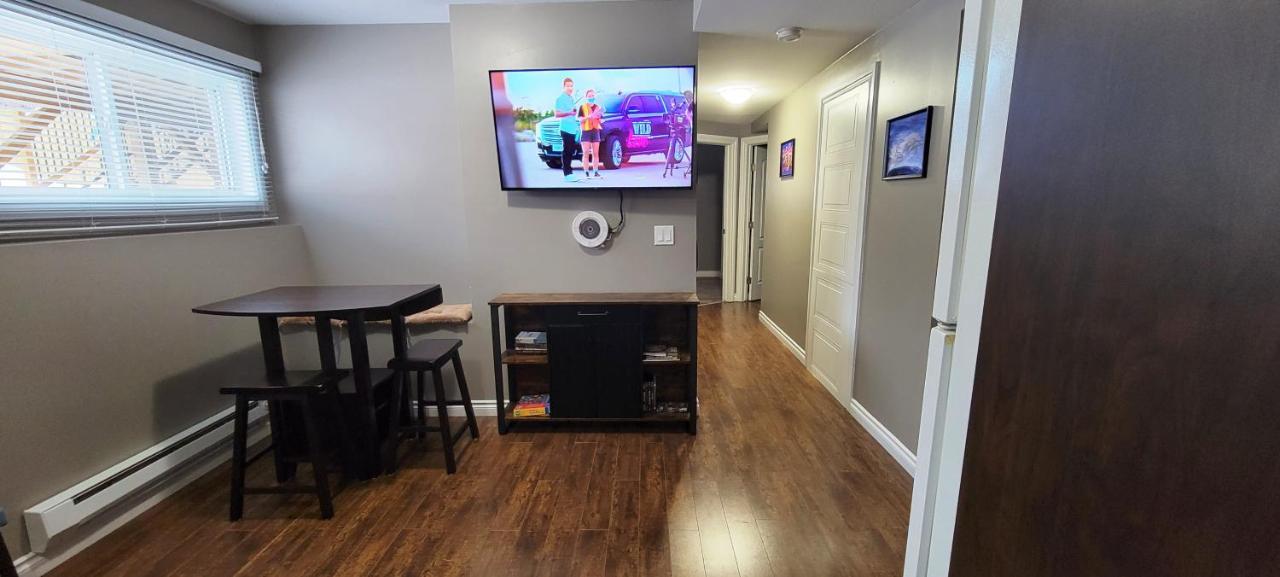 Blue Wave 2 Bedroom Suite Saskatoon Zewnętrze zdjęcie